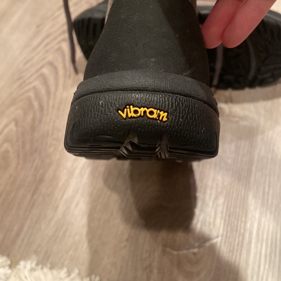 Ugg Grey Plaid Adirondack Winter Boots - Picture 3 of 8